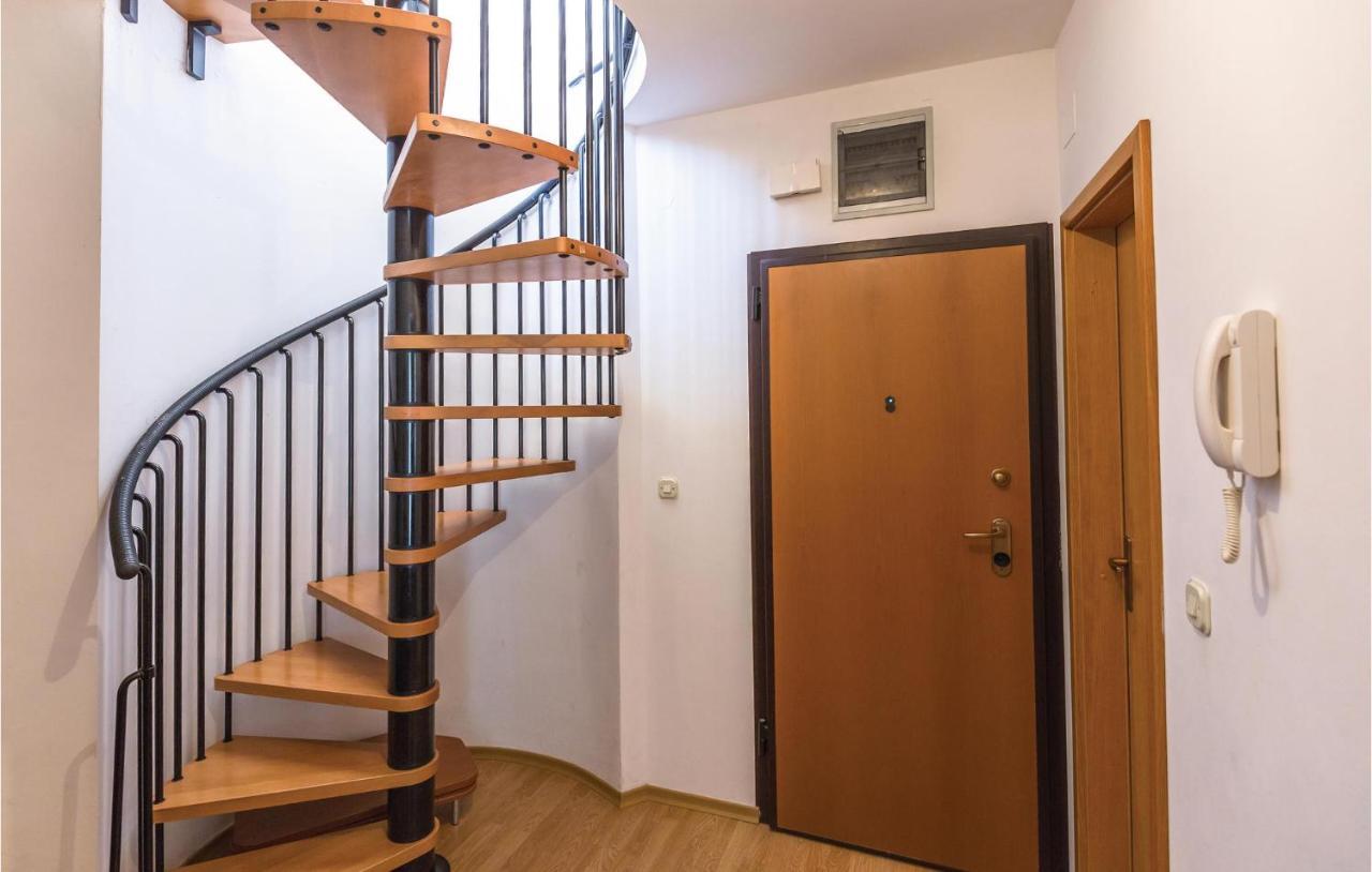 Cozy Apartment In Makarska With Kitchen Zewnętrze zdjęcie