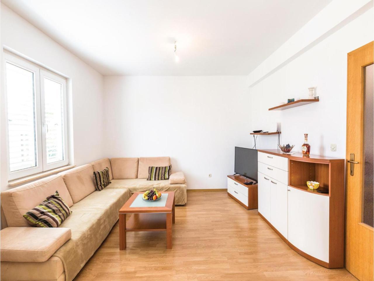 Cozy Apartment In Makarska With Kitchen Zewnętrze zdjęcie
