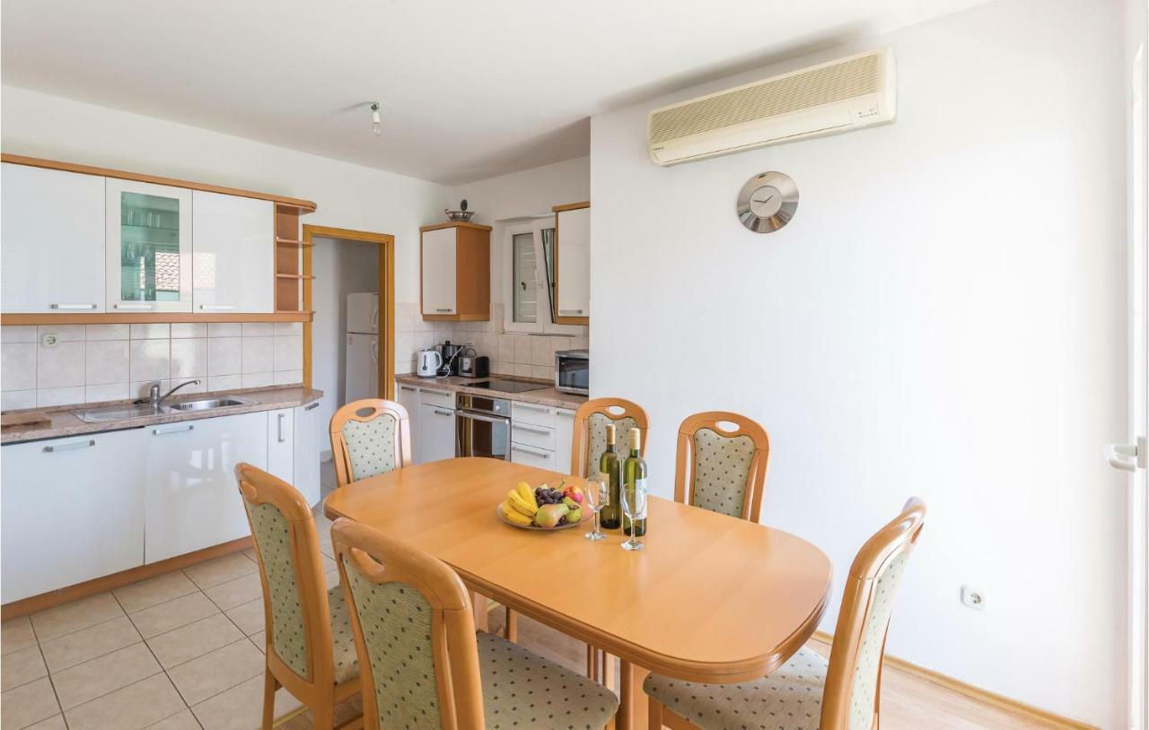 Cozy Apartment In Makarska With Kitchen Zewnętrze zdjęcie